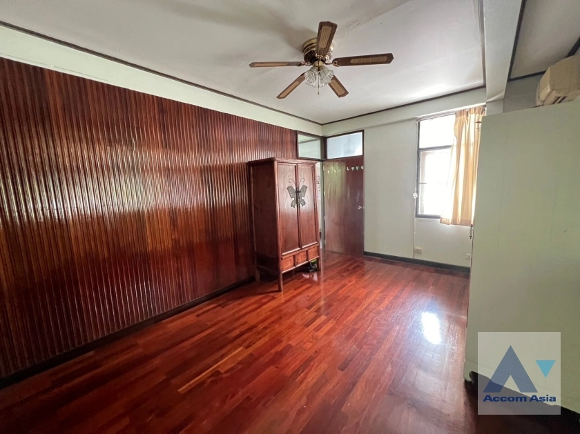 9  4 br House for rent and sale in Sukhumvit ,Bangkok BTS Phra khanong AA38011