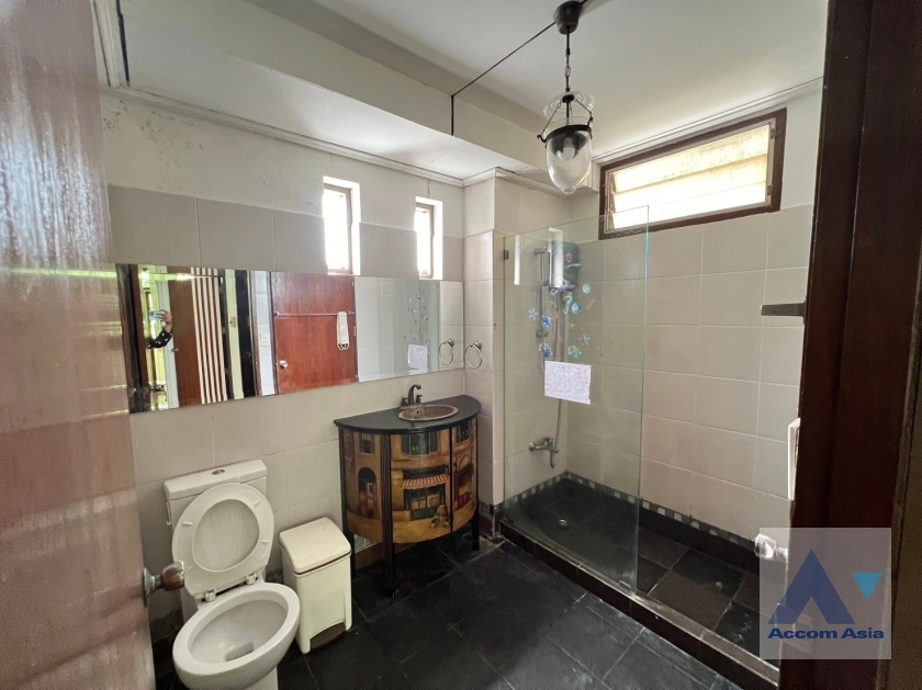 15  4 br House for rent and sale in Sukhumvit ,Bangkok BTS Phra khanong AA38011