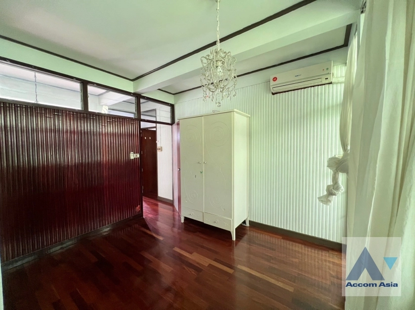 10  4 br House For Rent in sukhumvit ,Bangkok BTS Phra khanong AA38011