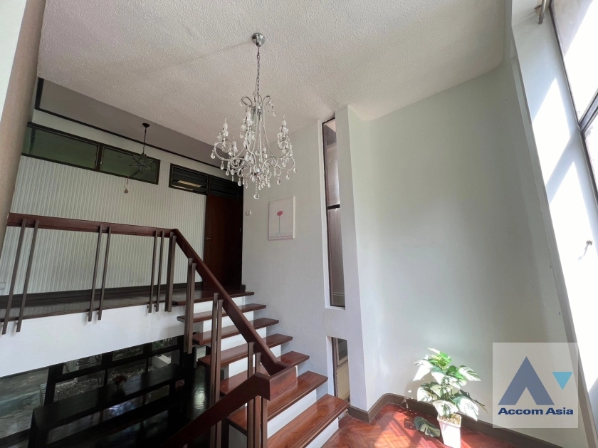 11  4 br House For Rent in sukhumvit ,Bangkok BTS Phra khanong AA38011