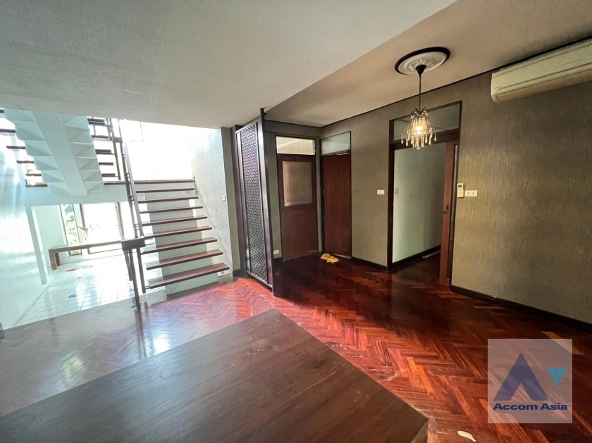  1  4 br House For Rent in sukhumvit ,Bangkok BTS Phra khanong AA38011