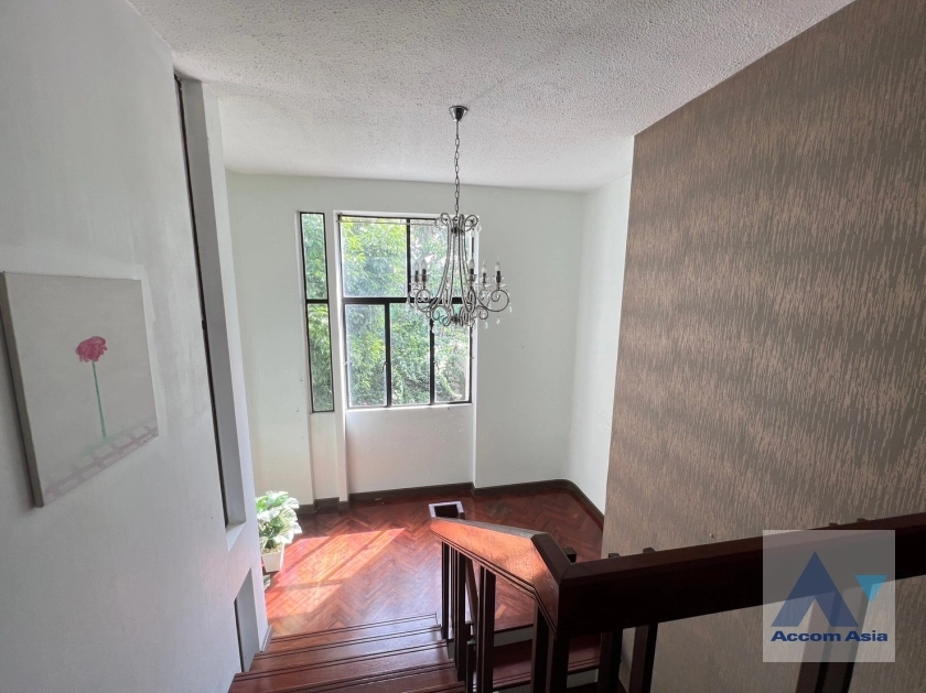 8  4 br House for rent and sale in Sukhumvit ,Bangkok BTS Phra khanong AA38011