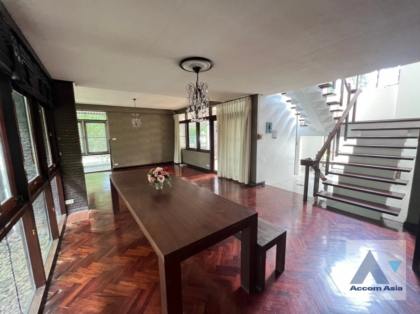 Pet friendly house for rent in Sukhumvit, Bangkok Code AA38011