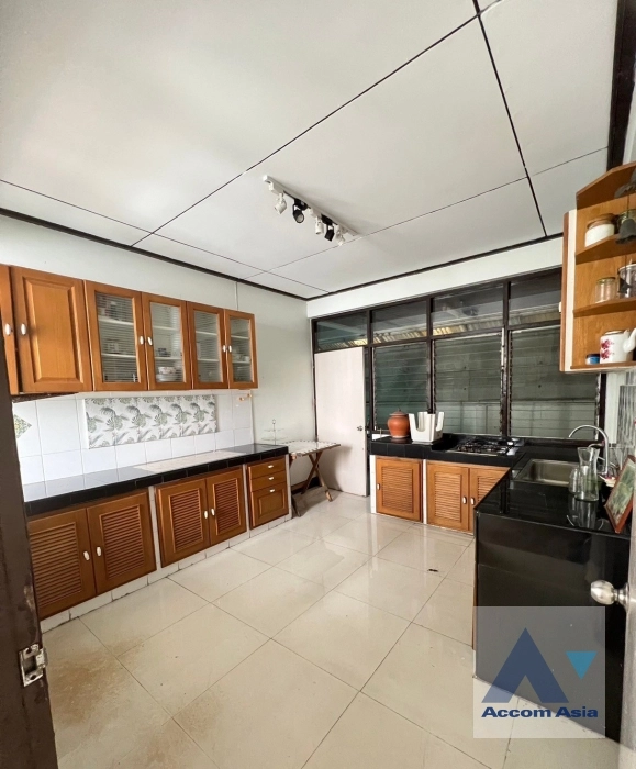 6  4 br House for rent and sale in Sukhumvit ,Bangkok BTS Phra khanong AA38011