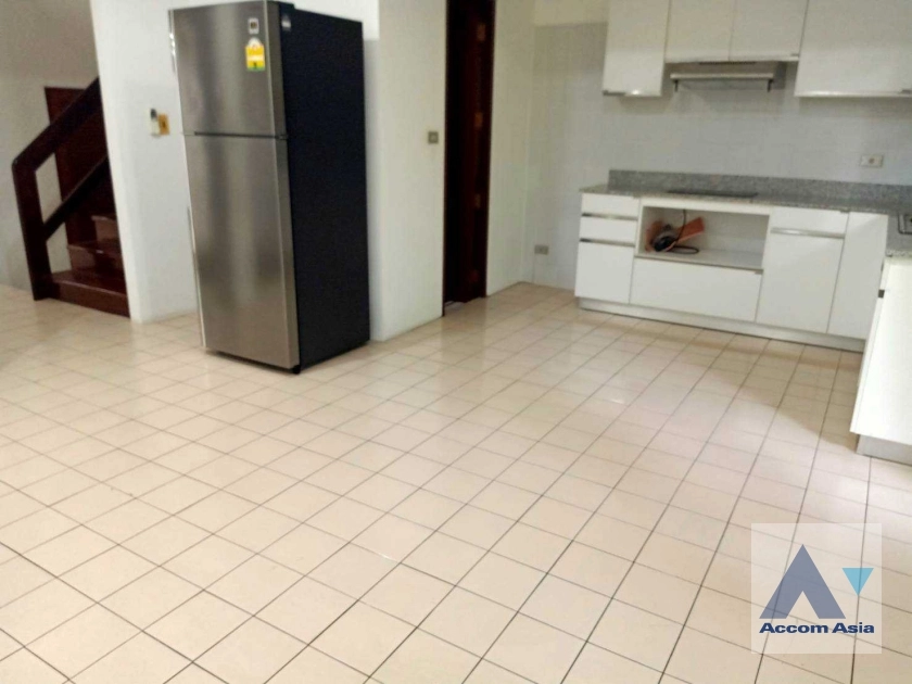 unit 3 Bedrooms  Townhouse For Rent & Sale in Sukhumvit, Bangkok  near BTS Phra khanong (AA38012)