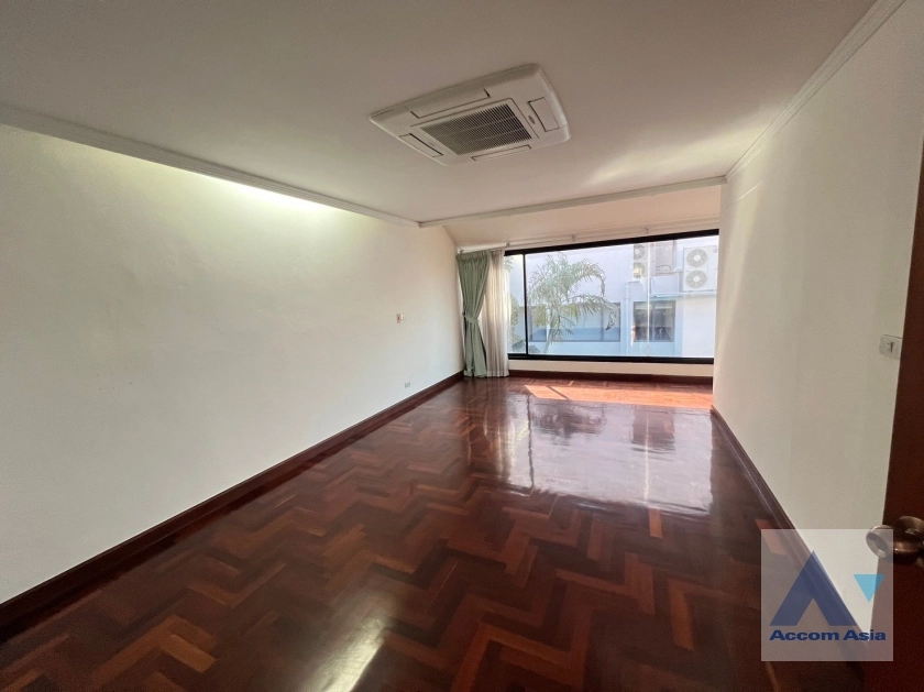 unit 3 Bedrooms  Townhouse For Rent & Sale in Sukhumvit, Bangkok  near BTS Phra khanong (AA38012)