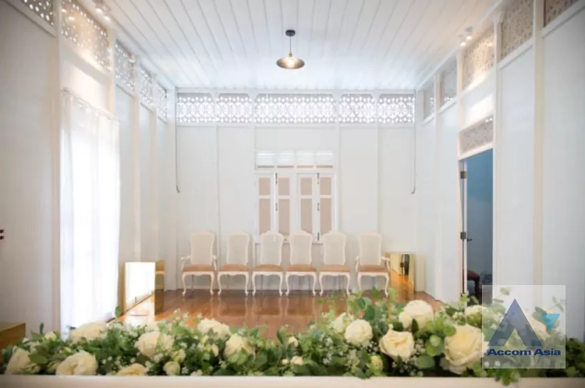 7  2 br House For Rent in Silom ,Bangkok MRT Sam Yan AA38016