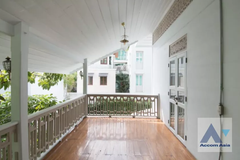 10  2 br House For Rent in Silom ,Bangkok MRT Sam Yan AA38016