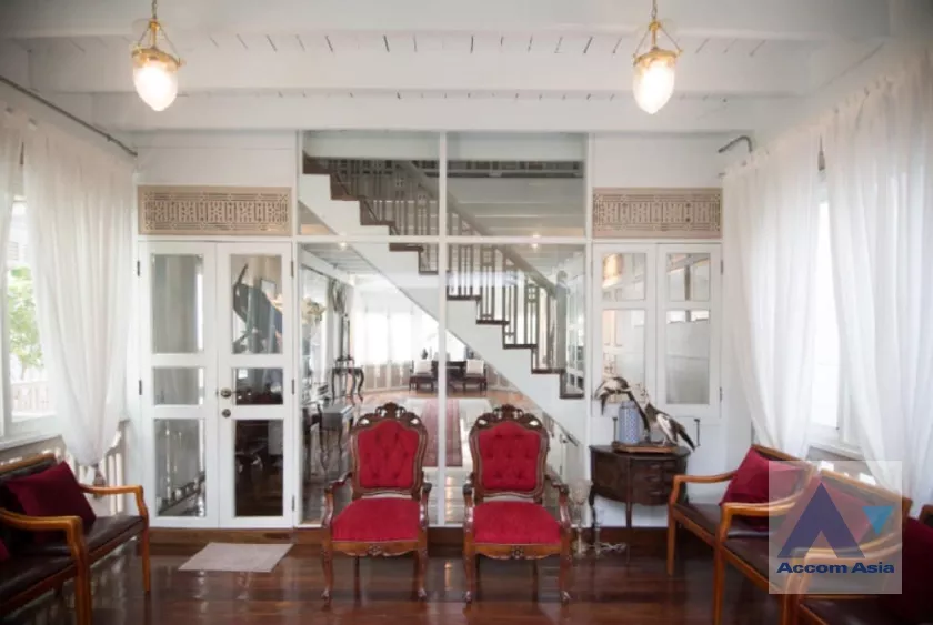  1  2 br House For Rent in Silom ,Bangkok MRT Sam Yan AA38016