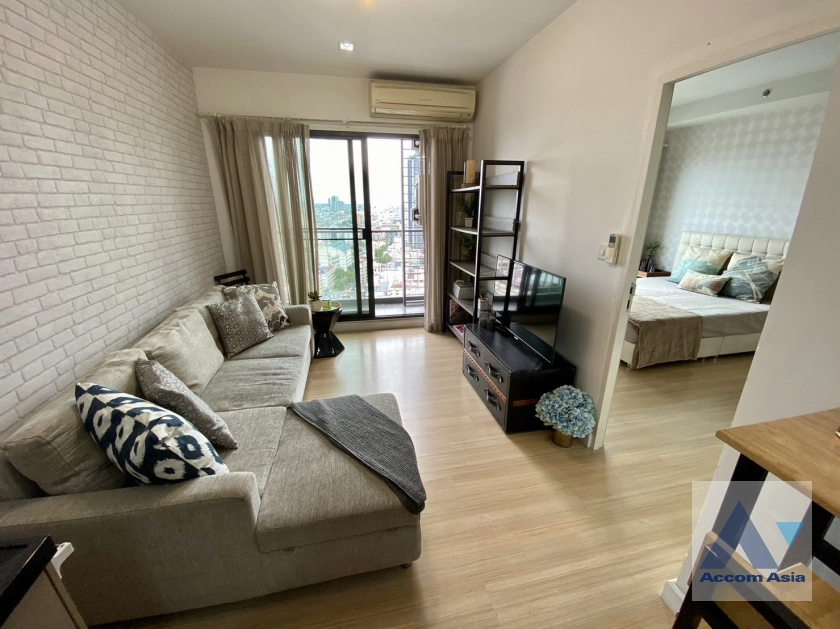 unit 1 Bedroom  Condominium For Rent in Sathorn, Bangkok  near BTS Chong Nonsi (AA38019)