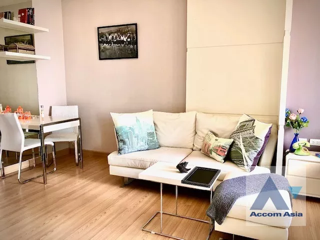  1 Bedroom  Condominium For Rent in Charoennakorn, Bangkok  near BTS Krung Thon Buri (AA38020)