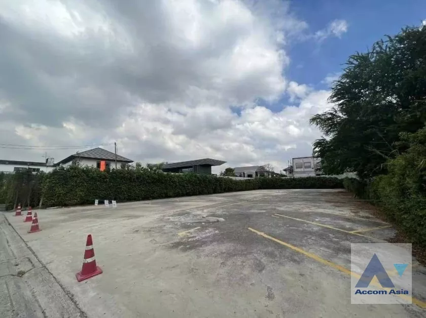  1  Land For Sale in Samutprakan ,Samutprakan  AA38025