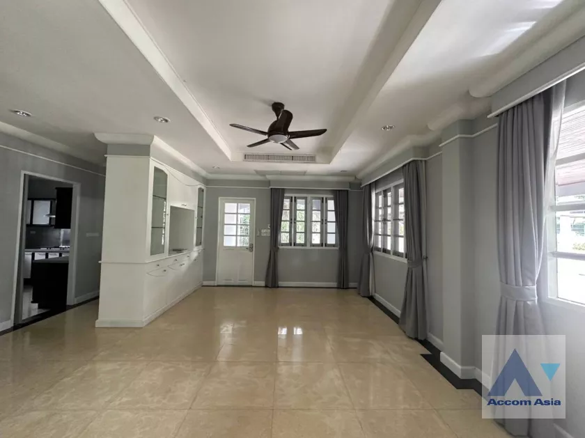 10  3 br House For Rent in Pattanakarn ,Bangkok BTS On Nut at Panya Pattanakarn Village AA38047