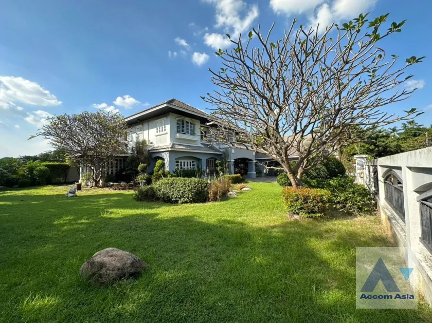 unit 3 Bedrooms  House For Rent in Pattanakarn, Bangkok  near BTS On Nut (AA38047)