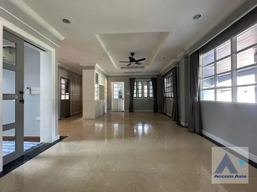  1  3 br House For Rent in Pattanakarn ,Bangkok BTS On Nut at Panya Pattanakarn Village AA38047