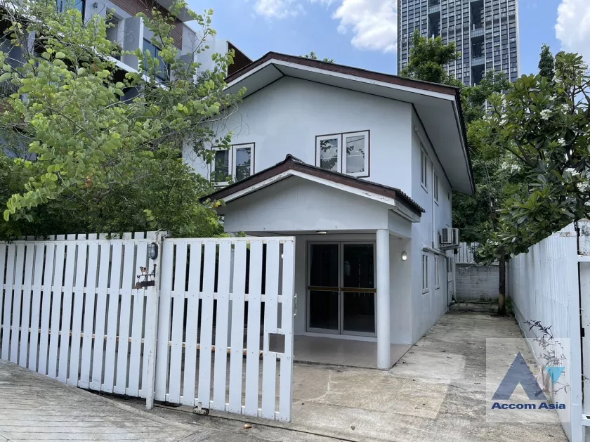  1  3 br House For Rent in sathorn ,Bangkok BRT Arkhan Songkhro AA38058