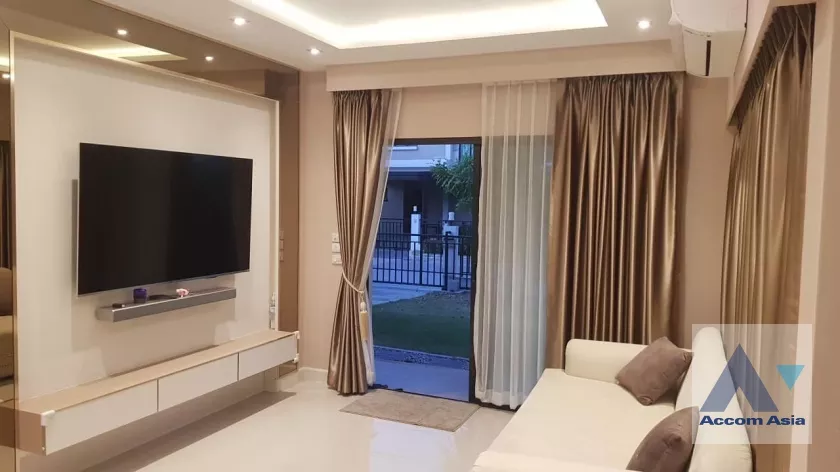  4 Bedrooms  House For Rent in Pattanakarn, Bangkok  (AA38089)