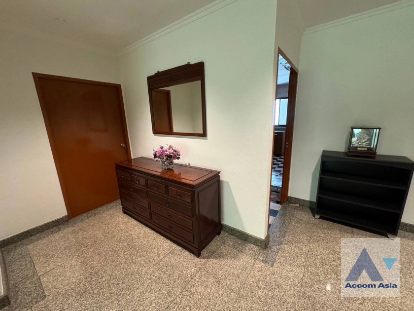 38  3 br Condominium For Rent in Sathorn ,Bangkok BTS Sala Daeng - MRT Lumphini at Sathorn Gardens AA38141