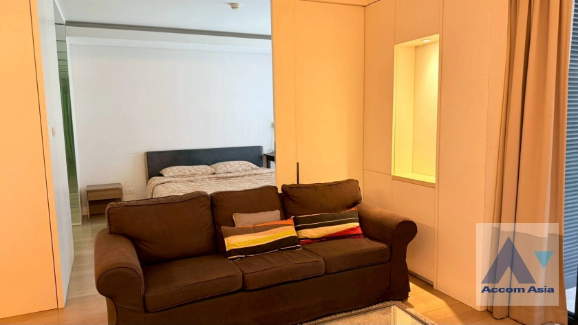 unit 1 Bedroom  Condominium For Rent in Sukhumvit, Bangkok  near BTS Ekkamai (AA38188)