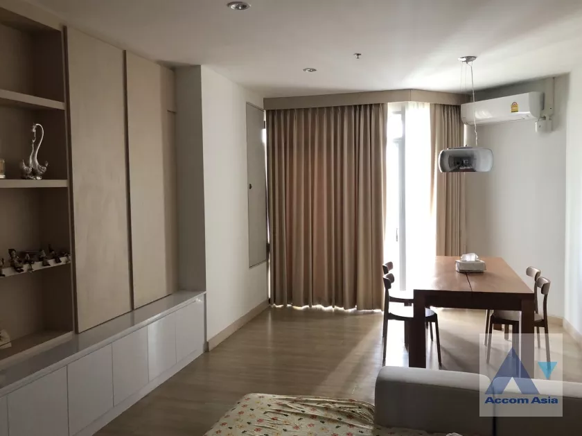  3 Bedrooms  Condominium For Rent in Charoennakorn, Bangkok  near BTS Krung Thon Buri (AA38209)