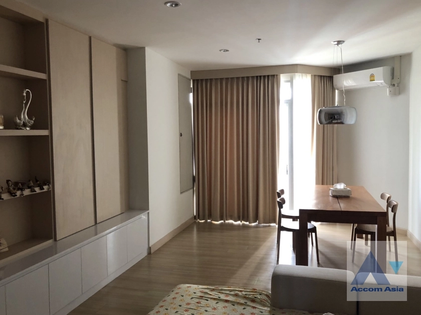unit 3 Bedrooms  Condominium For Rent in Charoen Nakhon, Bangkok  near BTS Krung Thon Buri (AA38209)
