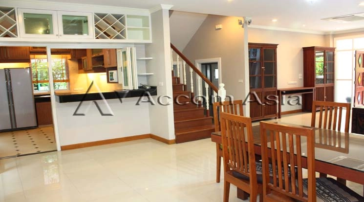 unit 5 Bedrooms  House For Rent & Sale in Sukhumvit, Bangkok  near BTS Nana (95243)