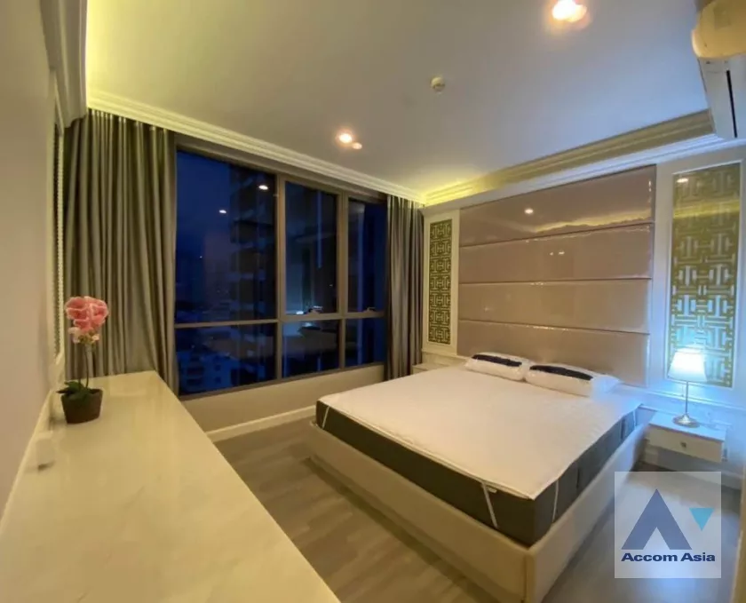 unit 2 Bedrooms  Condominium For Rent in Sathorn, Bangkok  near BTS Saint Louis (AA38221)