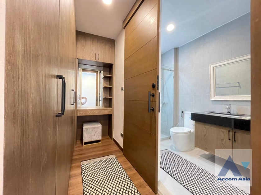 12  3 br Townhouse for rent and sale in Silom ,Bangkok BTS Saint Louis AA38225