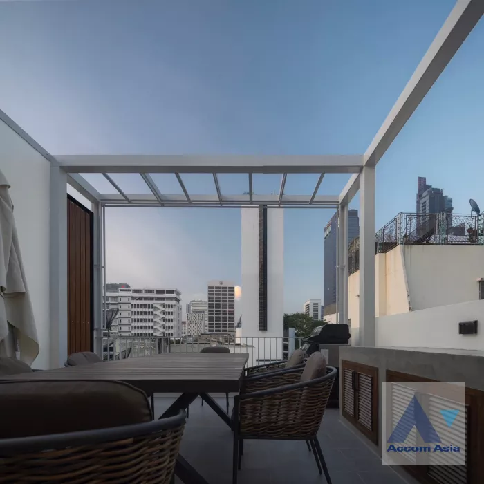  3 Bedrooms  Townhouse For Rent in Silom, Bangkok  near BTS Saint Louis (AA38225)