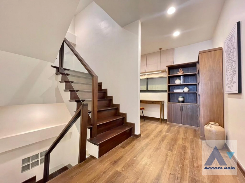 16  3 br Townhouse for rent and sale in Silom ,Bangkok BTS Saint Louis AA38225