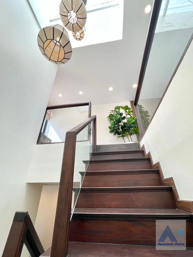 15  3 br Townhouse for rent and sale in Silom ,Bangkok BTS Saint Louis AA38225