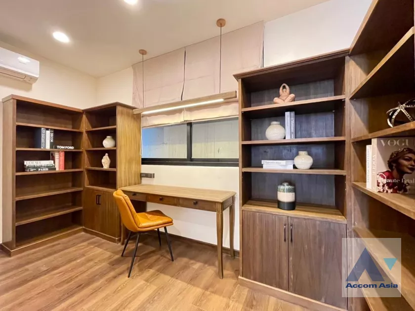 17  3 br Townhouse For Rent in silom ,Bangkok BTS Saint Louis AA38225