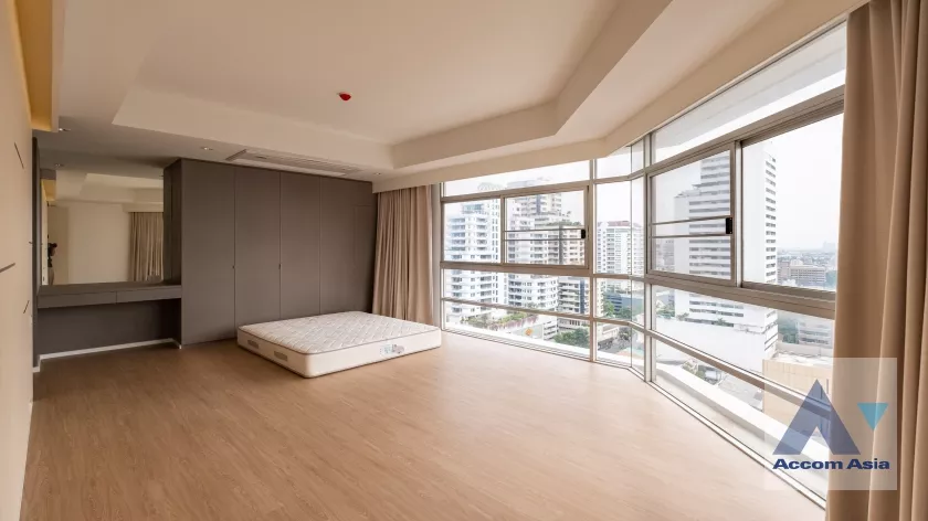 unit 3 Bedrooms  Condominium For Rent & Sale in Sukhumvit, Bangkok  near BTS Ekkamai (AA38232)