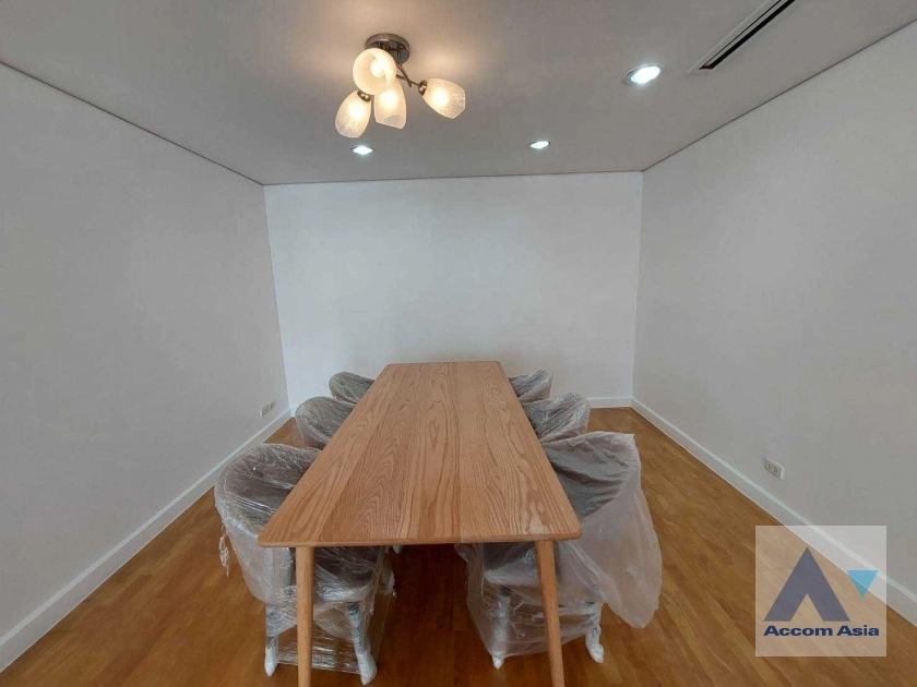 6  3 br Apartment For Rent in Sathorn ,Bangkok BTS Sala Daeng - MRT Lumphini at Children Dreaming Place - Garden AA38238