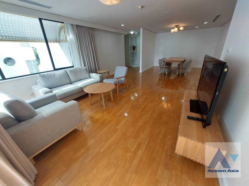  3 Bedrooms  Apartment For Rent in Sathorn, Bangkok  near BTS Sala Daeng - MRT Lumphini (AA38238)