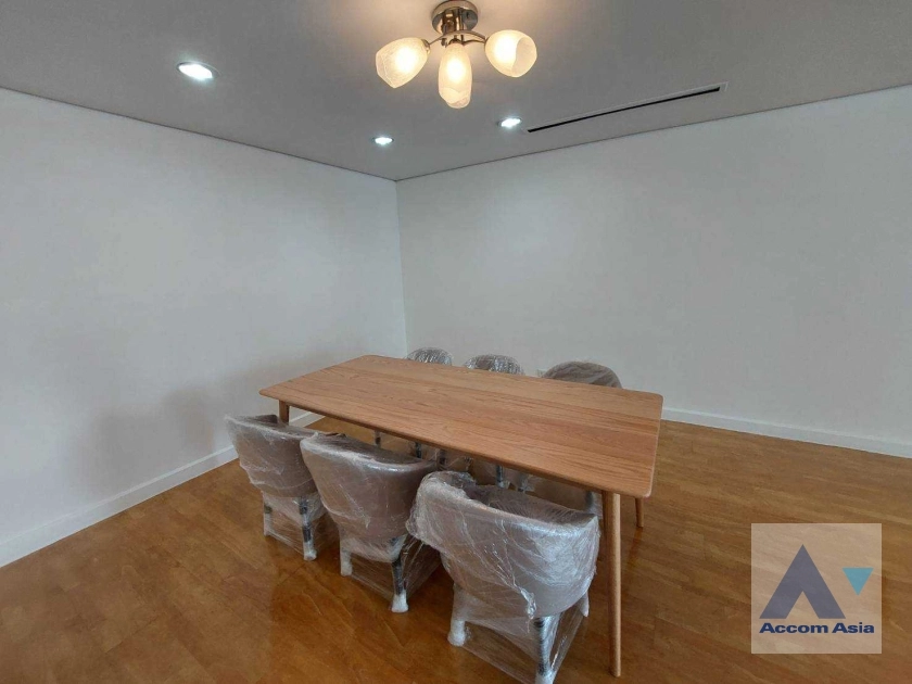 5  3 br Apartment For Rent in Sathorn ,Bangkok BTS Sala Daeng - MRT Lumphini at Children Dreaming Place - Garden AA38238