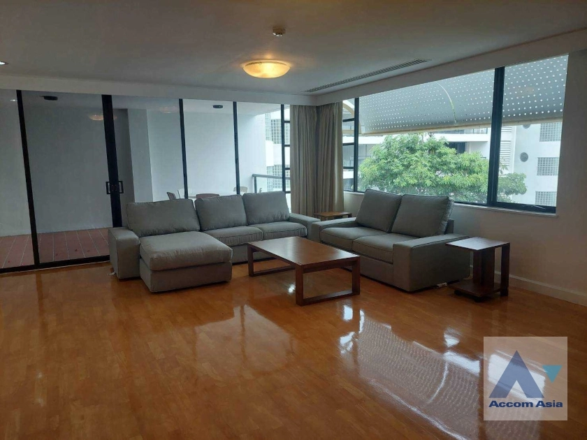 unitSpacious garden-view apartment in peaceful Sathorn compound (AA38239)