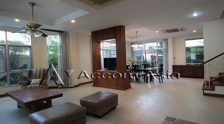 unitPet friendly |  3 Bedrooms  House For Rent in Sukhumvit, Bangkok  near BTS Nana (95246)