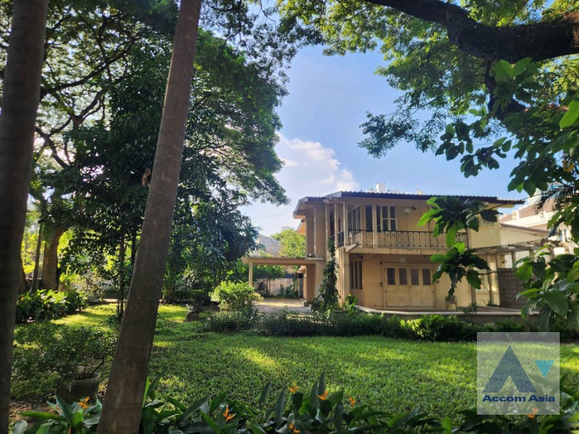 unit 3 Bedrooms  House For Rent in Sukhumvit, Bangkok  near BTS Phrom Phong (AA38266)