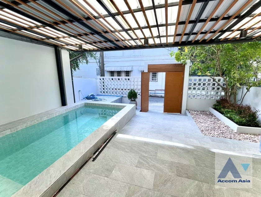 unitPrivate Swimming Pool |  5 Bedrooms  House For Rent & Sale in Phaholyothin, Bangkok  near BTS Saphan-Kwai (AA38267)