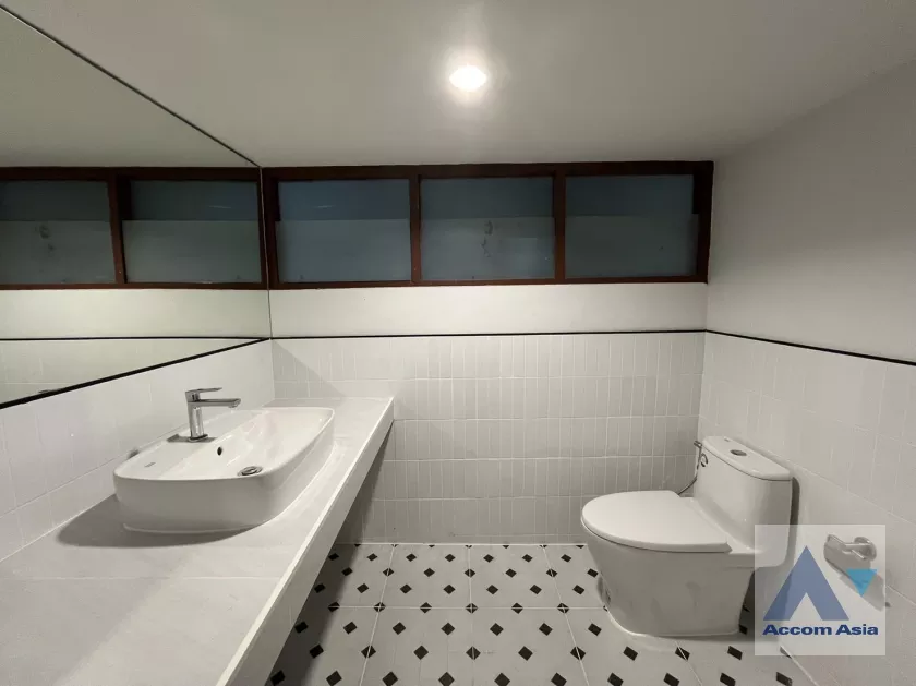 8  5 br House for rent and sale in Phaholyothin ,Bangkok BTS Saphan-Kwai AA38267