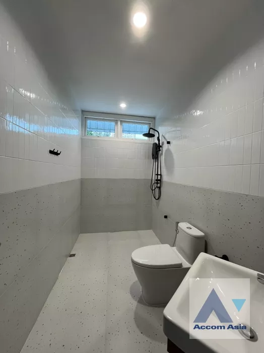 10  5 br House for rent and sale in Phaholyothin ,Bangkok BTS Saphan-Kwai AA38267