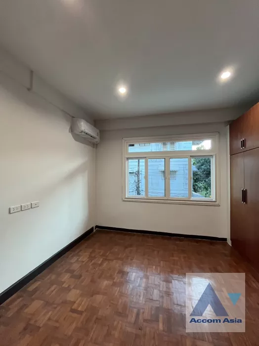 18  5 br House for rent and sale in Phaholyothin ,Bangkok BTS Saphan-Kwai AA38267
