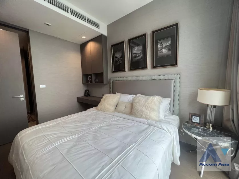  3 Bedrooms  Condominium For Sale in Silom, Bangkok  near BTS Surasak (AA38281)