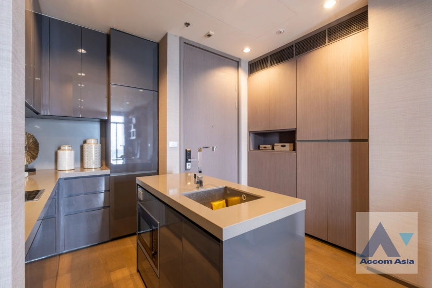 unit 3 Bedrooms  Condominium For Sale in Silom, Bangkok  near BTS Surasak (AA38281)