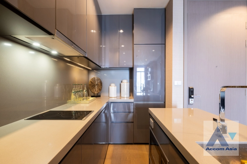 8  3 br Condominium For Sale in Silom ,Bangkok BTS Surasak at The Diplomat Sathorn AA38281