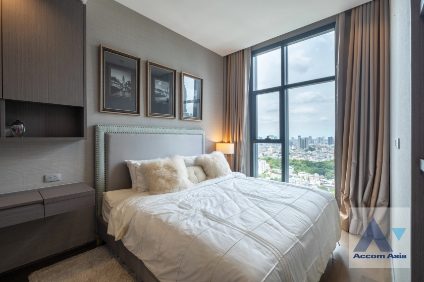 9  3 br Condominium For Sale in Silom ,Bangkok BTS Surasak at The Diplomat Sathorn AA38281