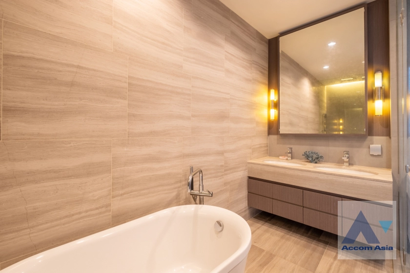 14  3 br Condominium For Sale in Silom ,Bangkok BTS Surasak at The Diplomat Sathorn AA38281