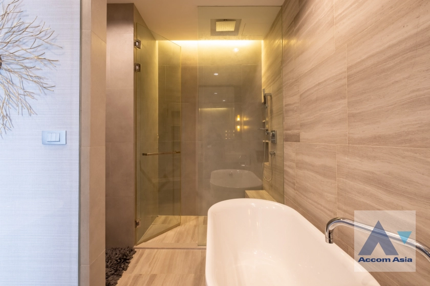 15  3 br Condominium For Sale in Silom ,Bangkok BTS Surasak at The Diplomat Sathorn AA38281