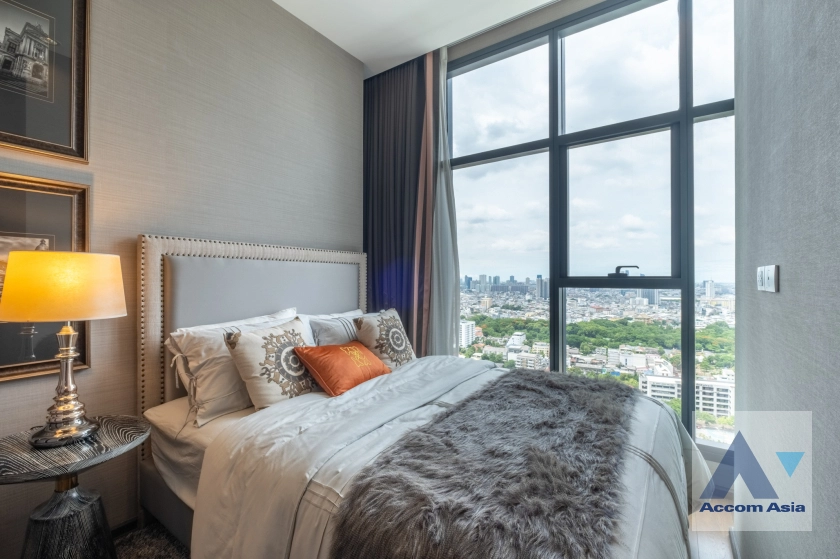 19  3 br Condominium For Sale in Silom ,Bangkok BTS Surasak at The Diplomat Sathorn AA38281